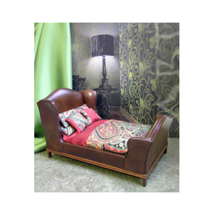 Cama Ralph Lauren de piel en miniatura escala 1:12 con tapicería de piel y tejidos de seda.<br />Pieza única para casas de muñecas y coleccionistas realizado por la artesana miniaturista Desirée Lafuente.