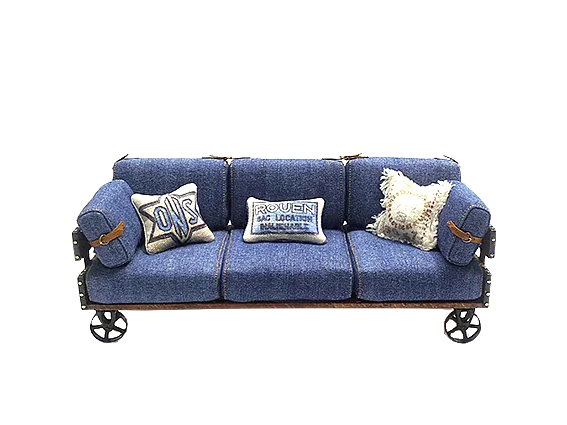 Sofá  artesanal estilo industrial tapizado tejido jeans y madera. Pieza única para casas de muñecas y coleccionistas realizada por la artesana miniaturista Desirée Lafuente.